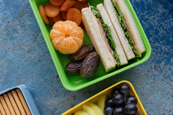 Come preparare una merenda sana e gustosa che sostenga l'energia e lo sviluppo di tuo figlio