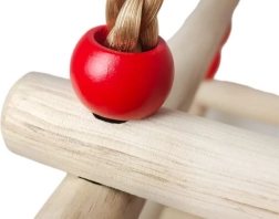 Altalena per bambini in legno con corrimano