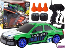 Auto sportivo R/C verde telecomandato con ruote intercambiabili