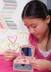 Realizzazione e pittura di un cofanetto cosmetico