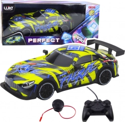 Auto da corsa RC con carrozzeria luminosa – gialla