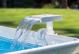 Cascata per piscina con LED senza elettricità