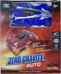 Auto radiocomandata che cammina sul muro