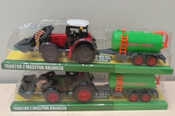 Trattore con macchina agricola