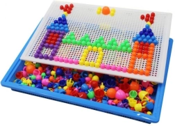 Mosaico colorato con 296 pioli