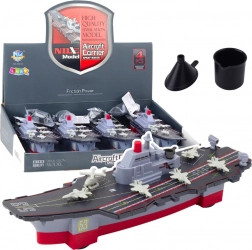 Nave militare con propulsione ed effetti acquatici