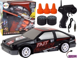 Auto RC sportivo 1:24 nero con ruote intercambiabili