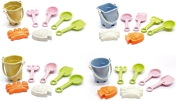 Set della sabbia con secchio e attrezzi