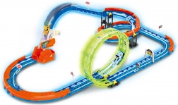 pista con macchinina luminosa con ricarica USB