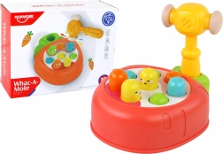 Gioco per bambini whac-a-mole carota colorata con martelletto