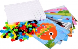 Mosaico educativo colorato con piolini per bambini