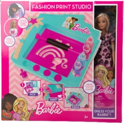 Studio di moda Barbie con bambola