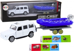 Auto da fuoristrada con rimorchio e motoscafo