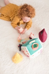 Lilliputiens - casetta in tessuto con la fiaba del Lupo e i tre Porcellini