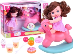 Bambola con abito rosa a pois con cavalluccio a dondolo e accessori