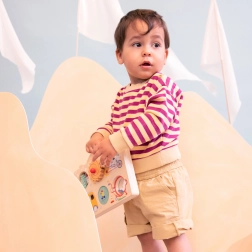 Pannello in legno con attività avventure in viaggio