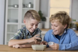 Geodi di cristalli crescenti di MAC TOYS – kit sperimentale