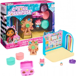 GABBY’S DOLLHOUSE stanza creativa con giostra e mini personaggio Tekturzạtko