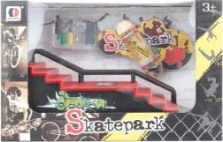 Rampa con gradini e skateboard avvitabile per trick