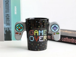 tazza in ceramica con doppio manico game over