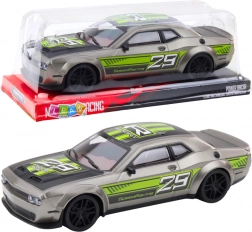 Auto sportivo con trazione posteriore argento-verde