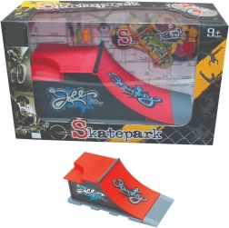 Set skatepark con rampa inclinata, rail e fingerboard
