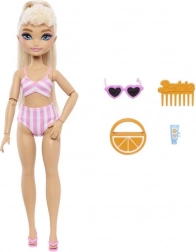 Barbie Dream Besties bambola alla moda con costume da bagno