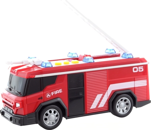 Autopompa dei vigili del fuoco con scala