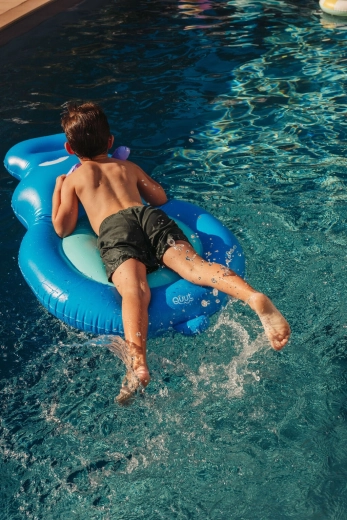 Relax comodo e divertimento in acqua