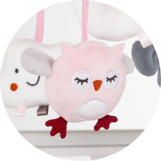 Graziosi giochi in peluche che catturano l’attenzione