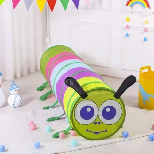 Design giocoso a bruco che coinvolge i bambini nel gioco