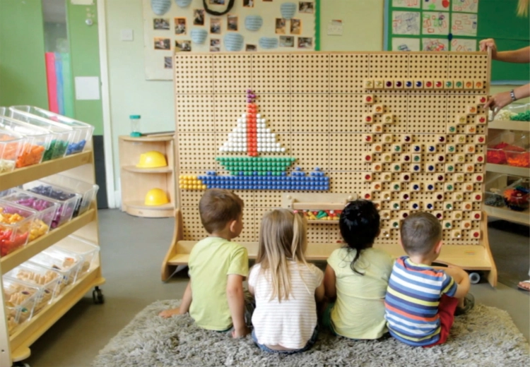 Enorme superficie di lavoro perforata per una creatività senza limiti