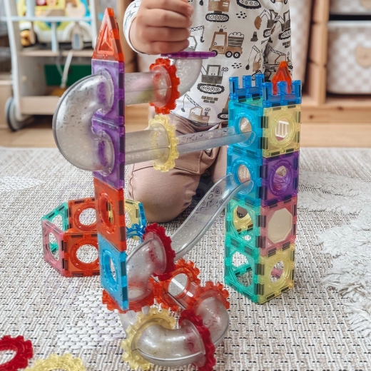 Divertimento con i principi della fisica