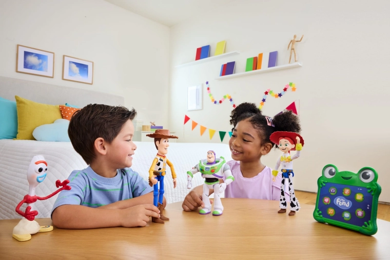 Riconosce altre action figure Interactables e “parla” con loro