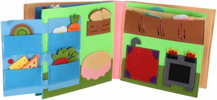 Cucina con tasche e tanto “cibo”