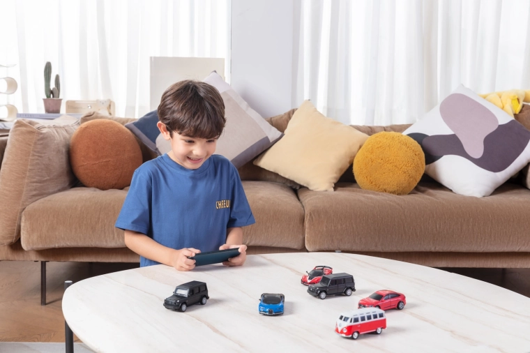 Finitura die‑cast premium con luci