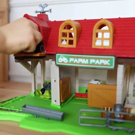 Gioco con animali ed elementi mobili