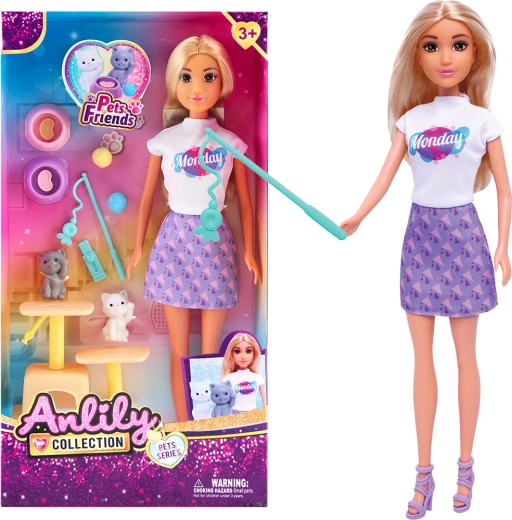 Bambola con gattini e tiragraffi