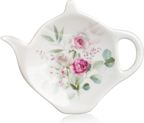 Piattino in ceramica per un tavolo pulito