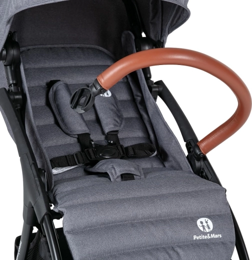 Comfort per il bambino: seduta spaziosa e reclinazione di schienale e gambe