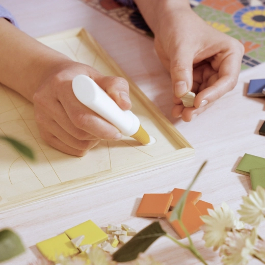 Incollaggio facile e posizionamento preciso