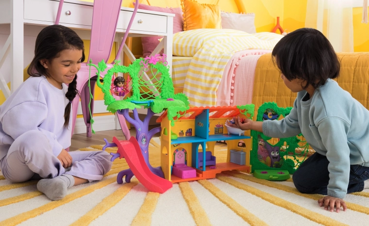 Grande casa multilivello ricca di avventure