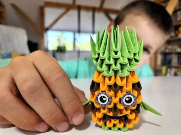 Allegra decorazione a forma di ananas