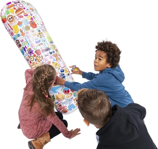 Grande palla gonfiabile piena di immagini