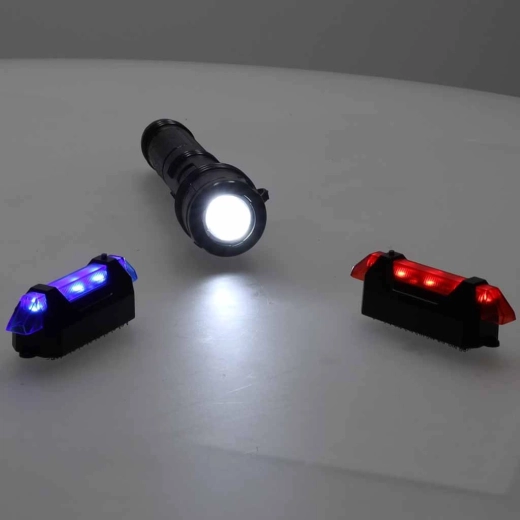 Luci e torcia per giocare di giorno e al crepuscolo