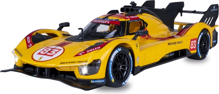 Fedele look da corsa Ferrari