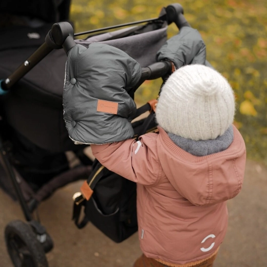 Fissaggio universale per la maggior parte dei passeggini