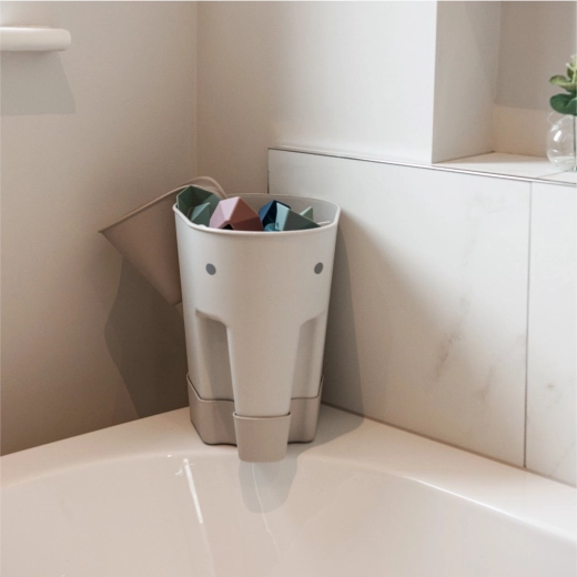 Soluzione salvaspazio e pratica per il bagno