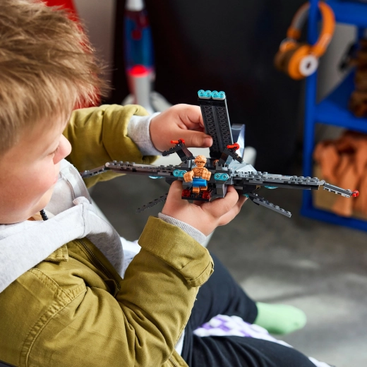 Costruire e giocare con le mani dei bambini