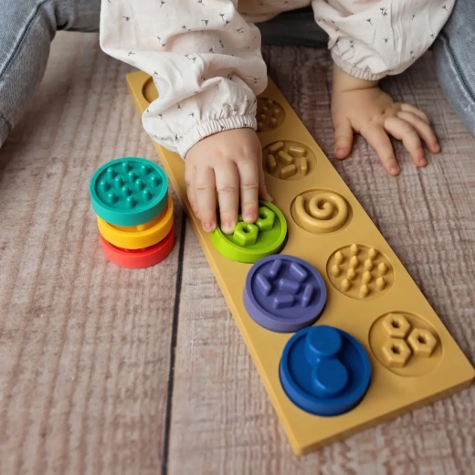 Gioco multisensoriale con texture e colori